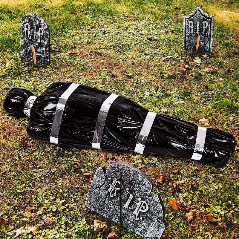 1pc, Creepy Halloween Decorations - Scary Fake Corpse in Bag Hallowmas Outdoor Prop for Haunted House Decor